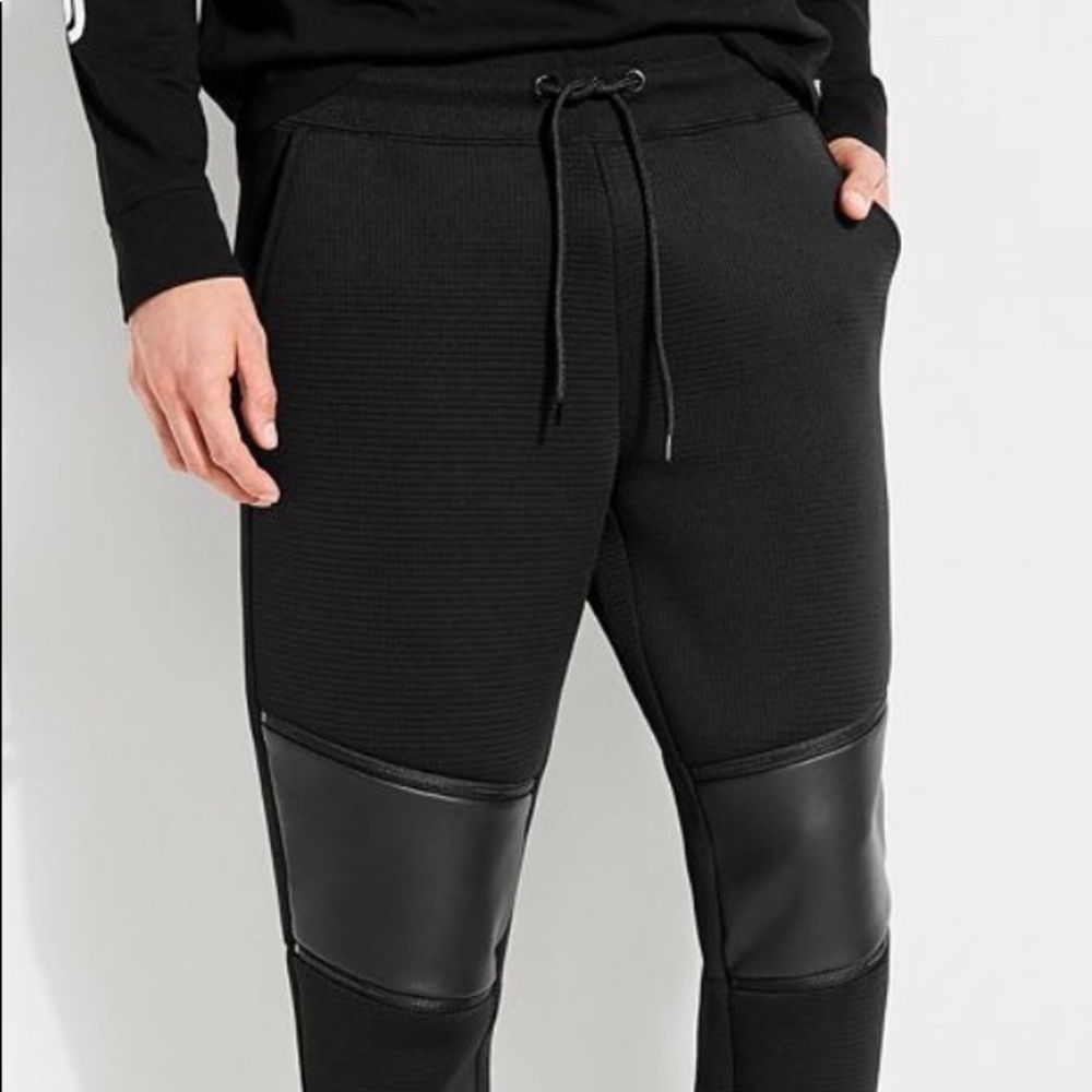 🆕 Guess Los Angeles scuba knit grid joggers - Picture 2 of 8